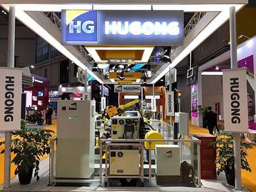 进博会首日d88尊龙z6意大利CEA展位展品机器人焊接系统